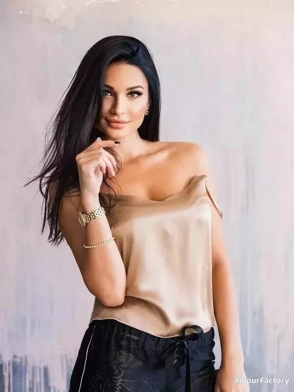 Elena Profile image 4