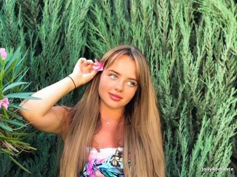 Julia Profile image 4