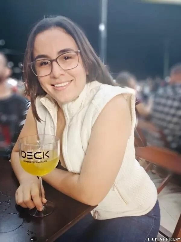 Fernanda, 20