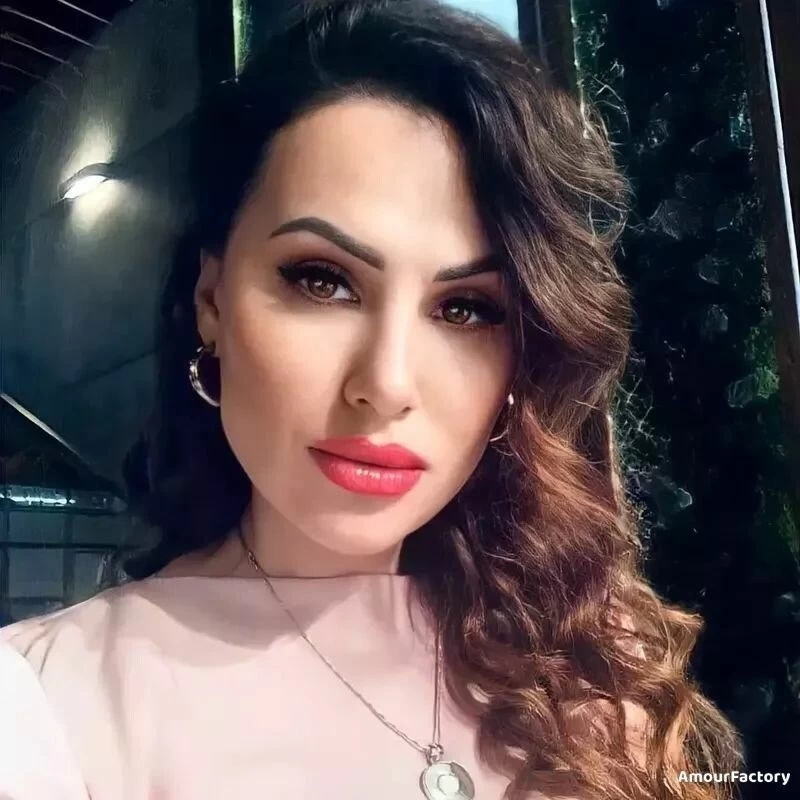 Elena Profile image 5