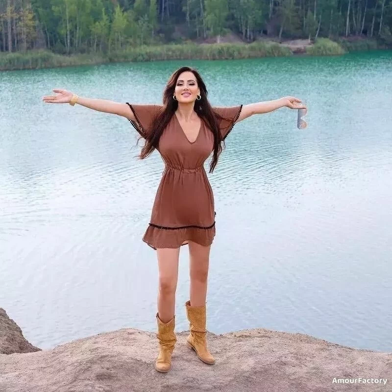 Elena Profile image 3