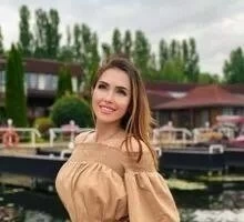 Elena Profile image 1