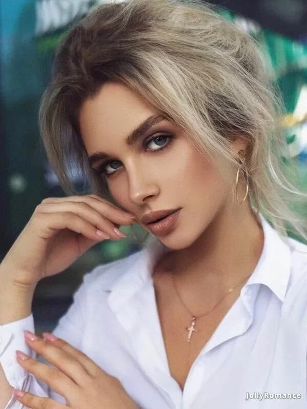 Angelina Profile image 2